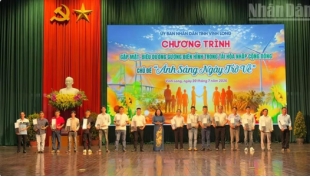 VĨNH LONG: Gặp mặt, biểu dương các gương điển hình trong tái hòa nhập cộng đồng